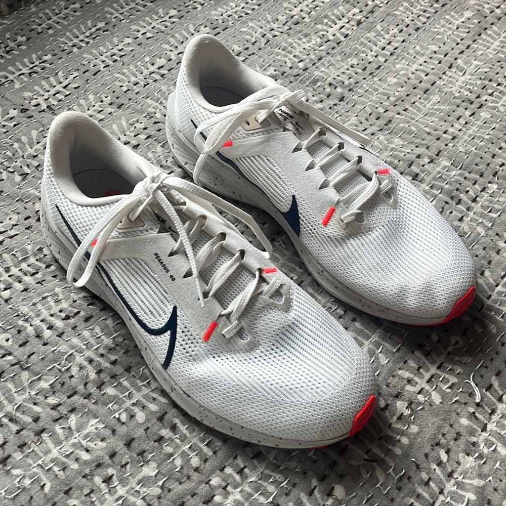 MENS White Pegasus 40 Running Shoes size 11